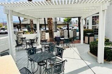 هتل St. George Inn And Suites