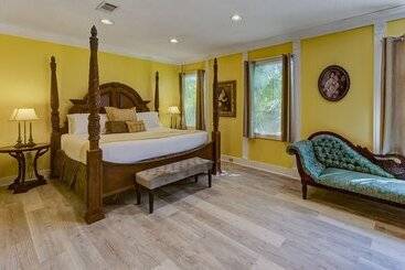 هتل The Inn At Cedar Grove