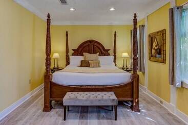 هتل The Inn At Cedar Grove