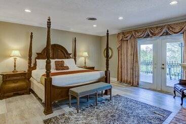 هتل The Inn At Cedar Grove