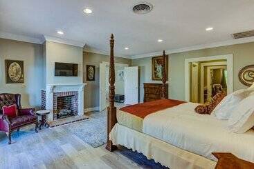 هتل The Inn At Cedar Grove