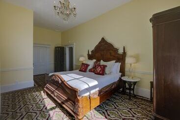 هتل The Inn At Cedar Grove