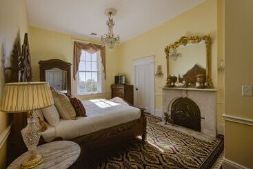 هتل The Inn At Cedar Grove