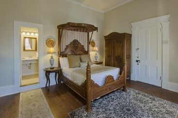 هتل The Inn At Cedar Grove