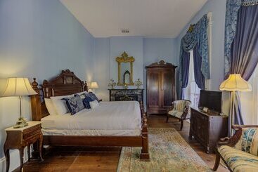 هتل The Inn At Cedar Grove