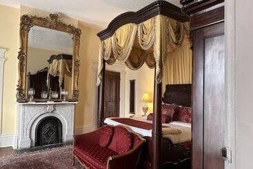 هتل The Inn At Cedar Grove