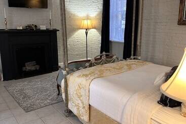 هتل The Inn At Cedar Grove