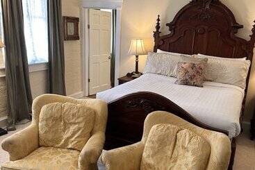 هتل The Inn At Cedar Grove