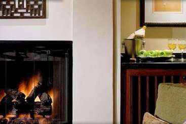 هتل Tradewinds Carmel
