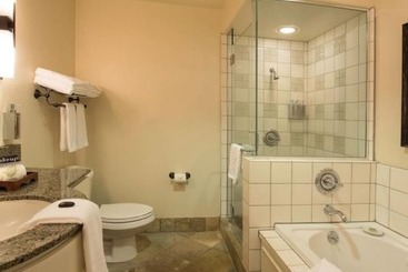 هتل Tradewinds Carmel