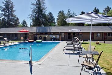 مُتل Cascade Lodge