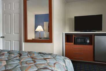 مُتل Days Inn By Wyndham   Cape Cod