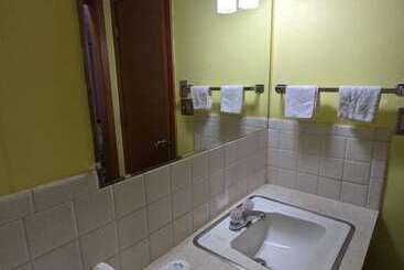 مُتل Great Plains Budget Inn