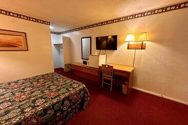 مُتل The Hastings Inn Salina