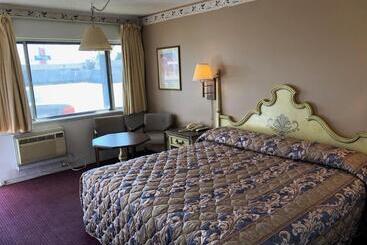 مُتل The Hastings Inn Salina
