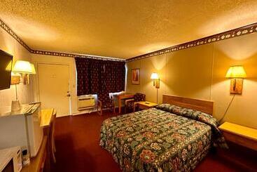 مُتل The Hastings Inn Salina