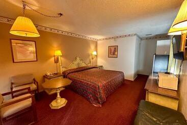مُتل The Hastings Inn Salina