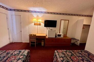 مُتل The Hastings Inn Salina