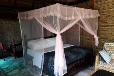 هتل Nyasi Eco Resort Kajjansi
