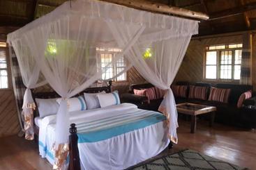 هتل Nyasi Eco Resort Kajjansi
