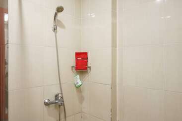 هتل Reddoorz Plus Near Sangkareang Park