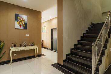 هتل Reddoorz Plus Near Sangkareang Park