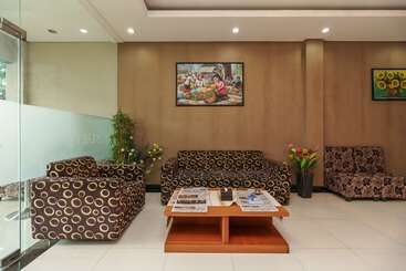 هتل Reddoorz Plus Near Sangkareang Park