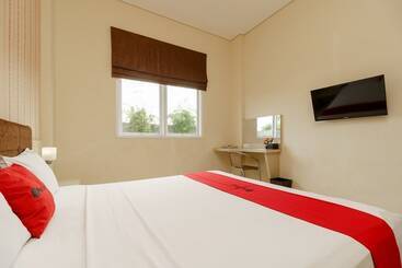 هتل Reddoorz Plus Near Sangkareang Park