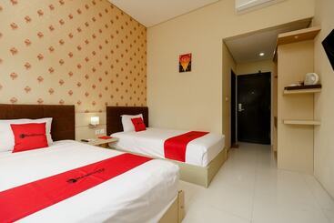 هتل Reddoorz Plus Near Sangkareang Park