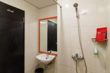 هتل Reddoorz Plus Near Sangkareang Park