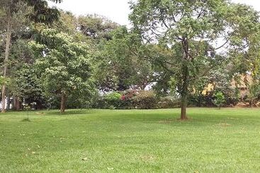 استراحتگاه The Estate Ebwerenga