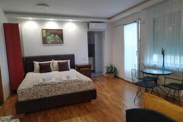 پانسیون Apartmani Pause