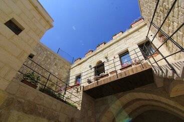 هتل Tafana Cave & Stone Lodge