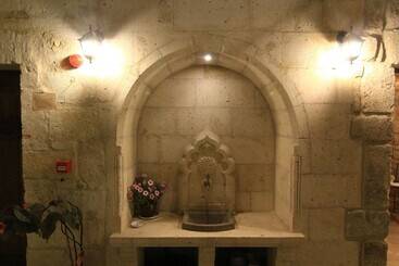 酒店 Tafana Cave & Stone Lodge