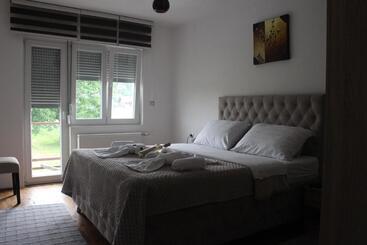 پانسیون Apartmani Ramonda