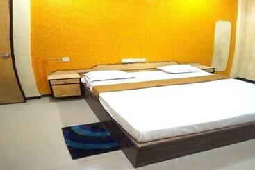 هتل Galaxy Imperial Aurangabad