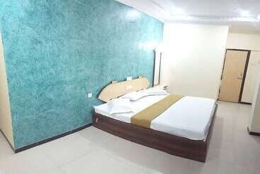 هتل Galaxy Imperial Aurangabad