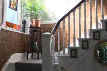 تختخواب و صبحانه Anne’s House