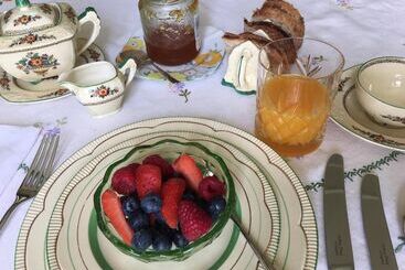 تختخواب و صبحانه Anne’s House
