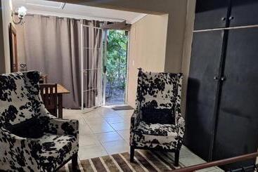 تختخواب و صبحانه Garden Apartments