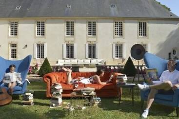 هتل Château Saint Gilles   Bayeux