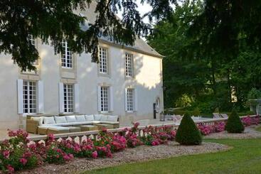 هتل Château Saint Gilles   Bayeux