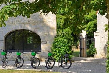 هتل Château Saint Gilles   Bayeux