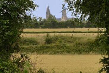 هتل Château Saint Gilles   Bayeux