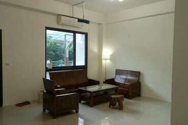 تختخواب و صبحانه Yuanshan Dahu Homestay