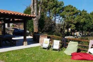 Totora Surf School & House   Hostel