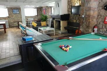 Totora Surf School & House   Hostel