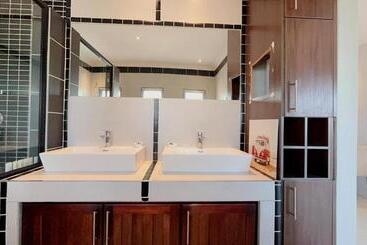 تختخواب و صبحانه Niche Guesthouse