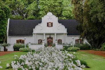 هتل Morgenzon Estate