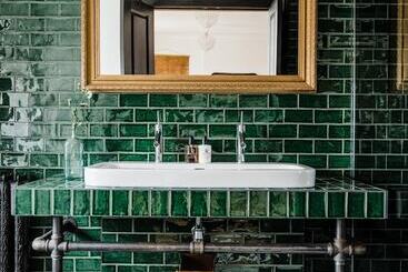 فندق The Crooked Swan